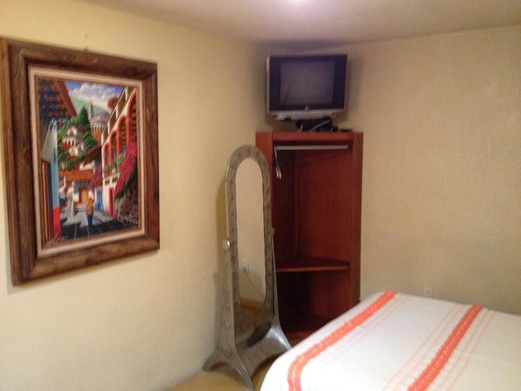 Hostal Casa Castillo 모렐리아 외부 사진